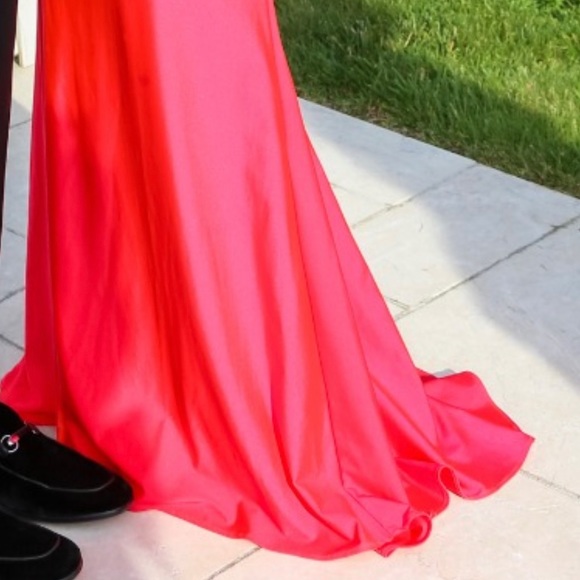 La Femme Prom 30665 Neon Coral Size 6 - Picture 12 of 15